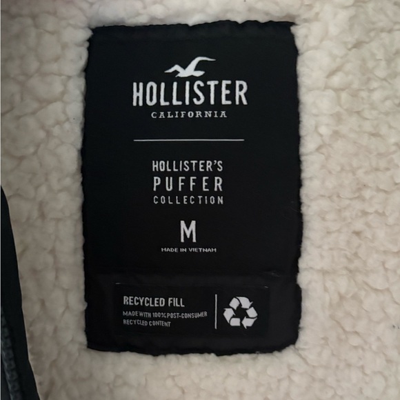 Hollister Puffer Coat “Recycled Fill” - Picture 3 of 5